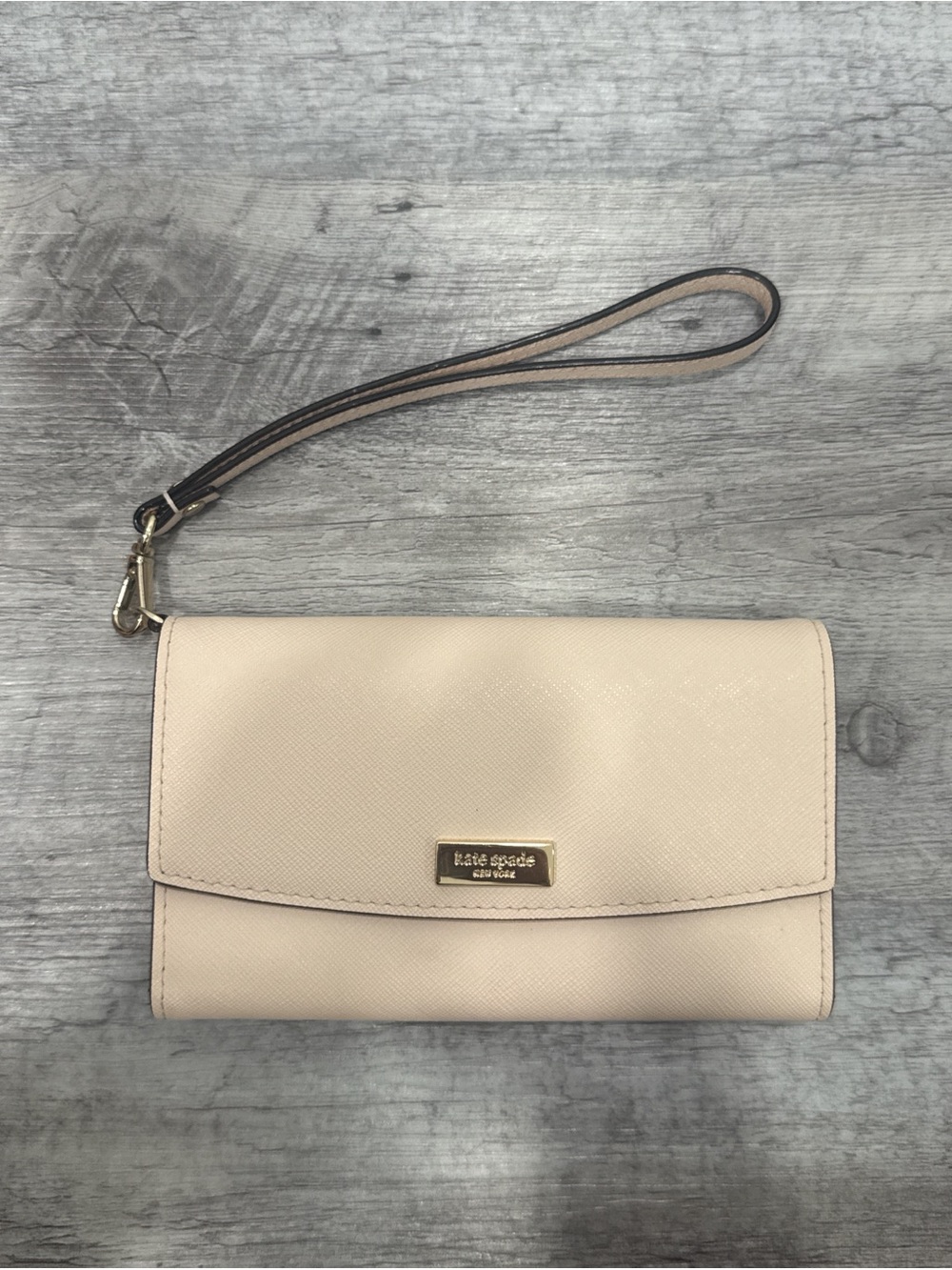 kate spade light pink/cream wristlet wallet